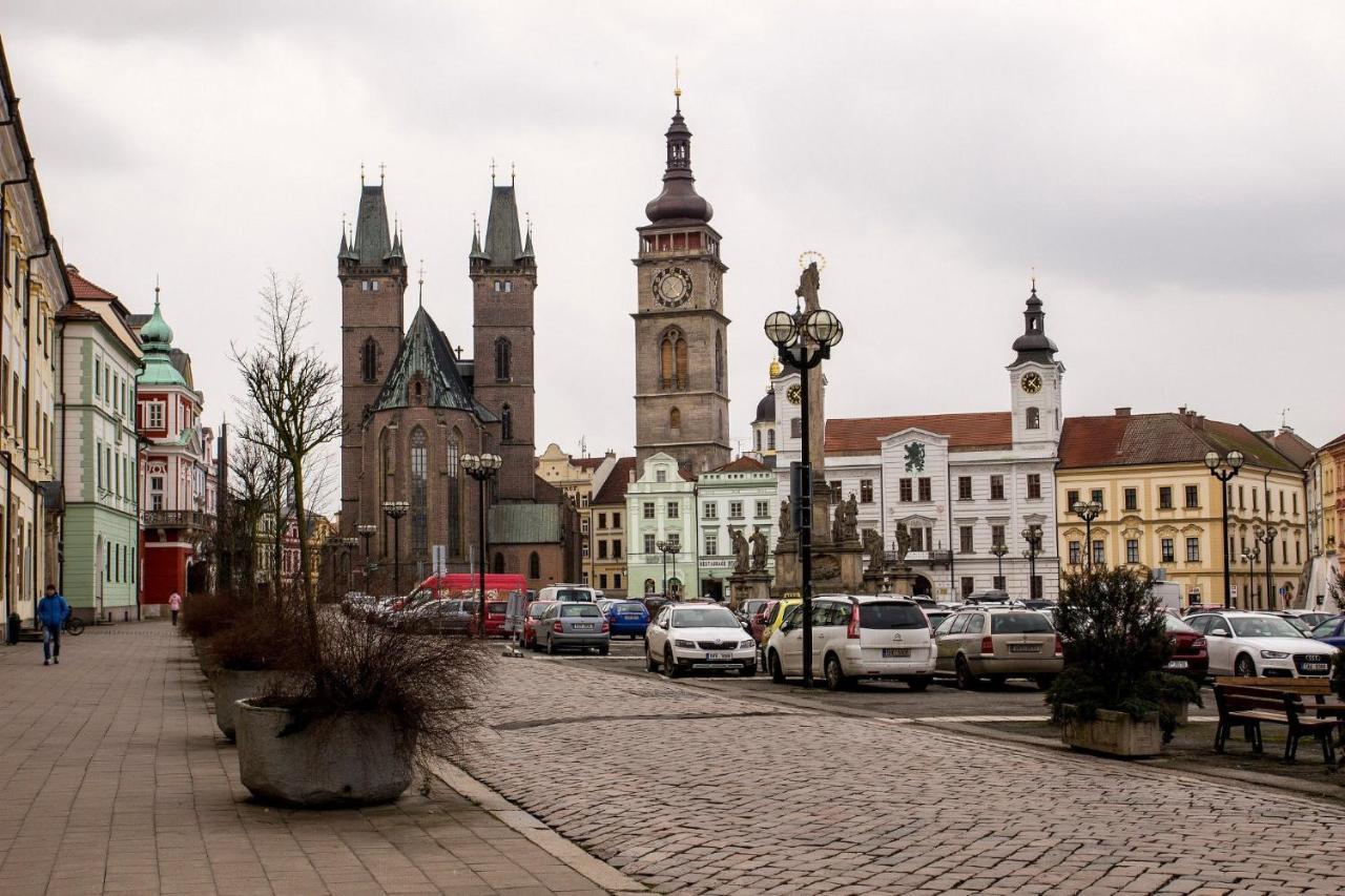 Apartman V Centru Na Velkem Namesti Градець-Кралове Екстер'єр фото